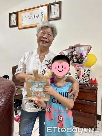 ▲鄒淑娟陪寄養童走一段人生。（圖／南投家扶中心提供）