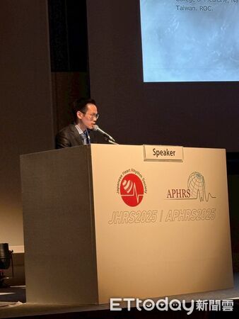▲麻豆新樓醫院蘇柏學醫師於 APHRS 2025 發表 Late-Breaking Trial，研究成果備受國際關注。（圖／記者林東良翻攝，下同）