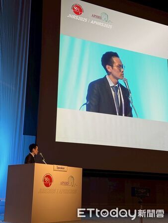 ▲麻豆新樓醫院蘇柏學醫師於 APHRS 2025 發表 Late-Breaking Trial，研究成果備受國際關注。（圖／記者林東良翻攝，下同）