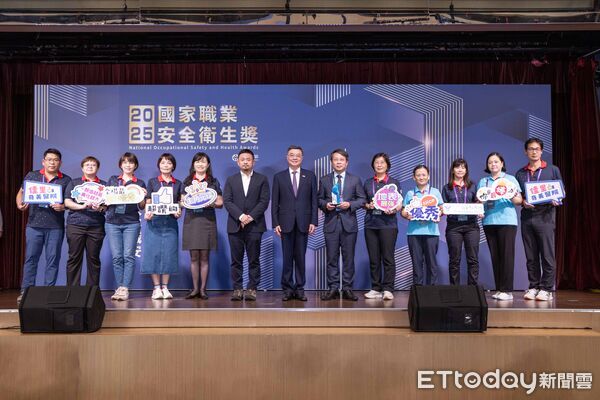 ▲新舜營造有限公司獲推動職業安全衛生優良工程金安獎優等肯定。（記者林東良攝，下同）