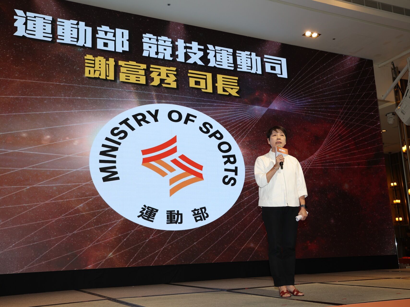 ▲▼114學年度高中籃球聯賽開賽記者會全體合影。 運動部競技運動司謝富秀司長今日出席114學年度高中籃球聯賽開賽記者會，勉勵選手發揮實力。            （圖／運動部提供）