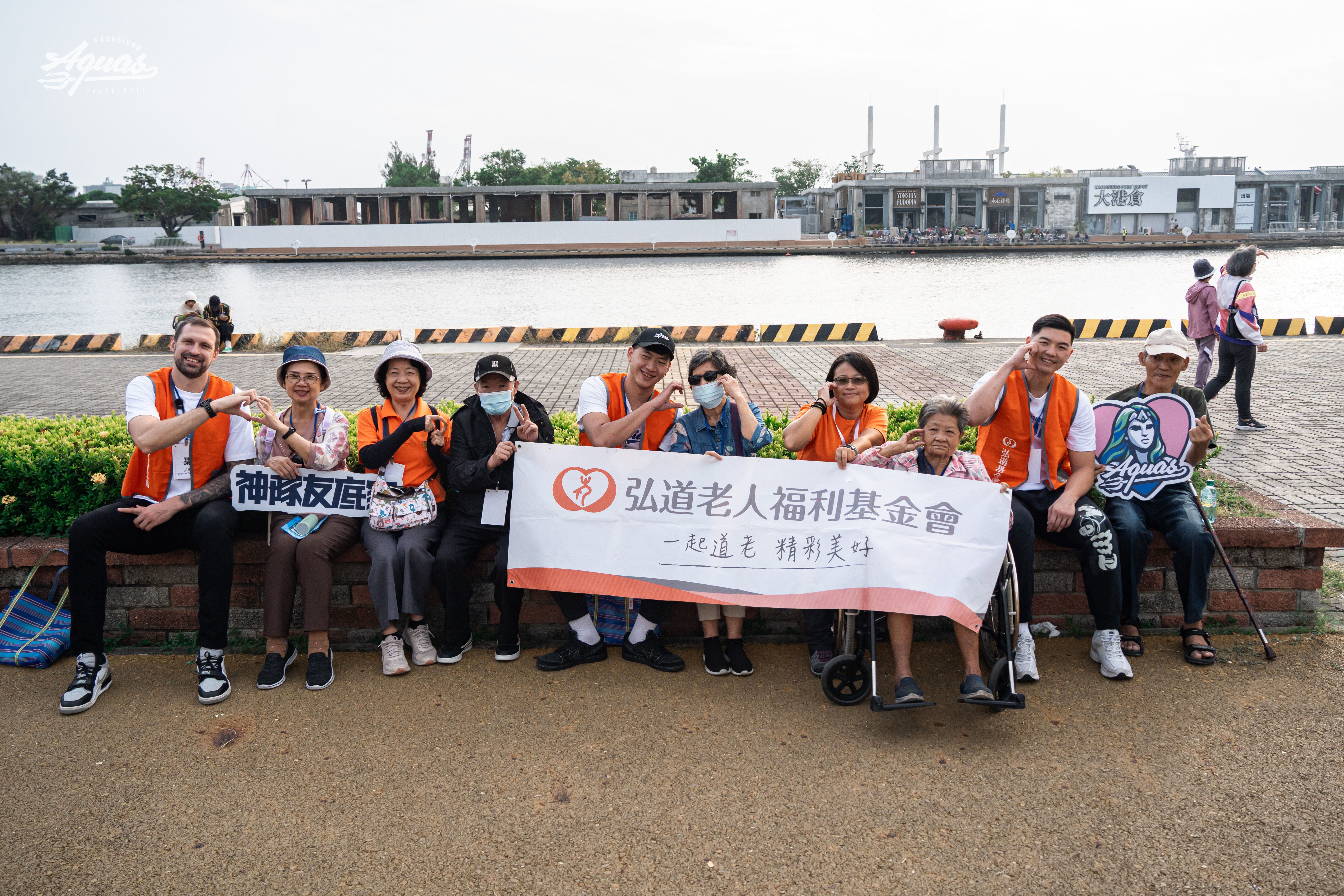 ▲▼海神胡瓏貿、邱子軒與艾德出任務，陪伴弱勢長輩             。（圖／海神提供）