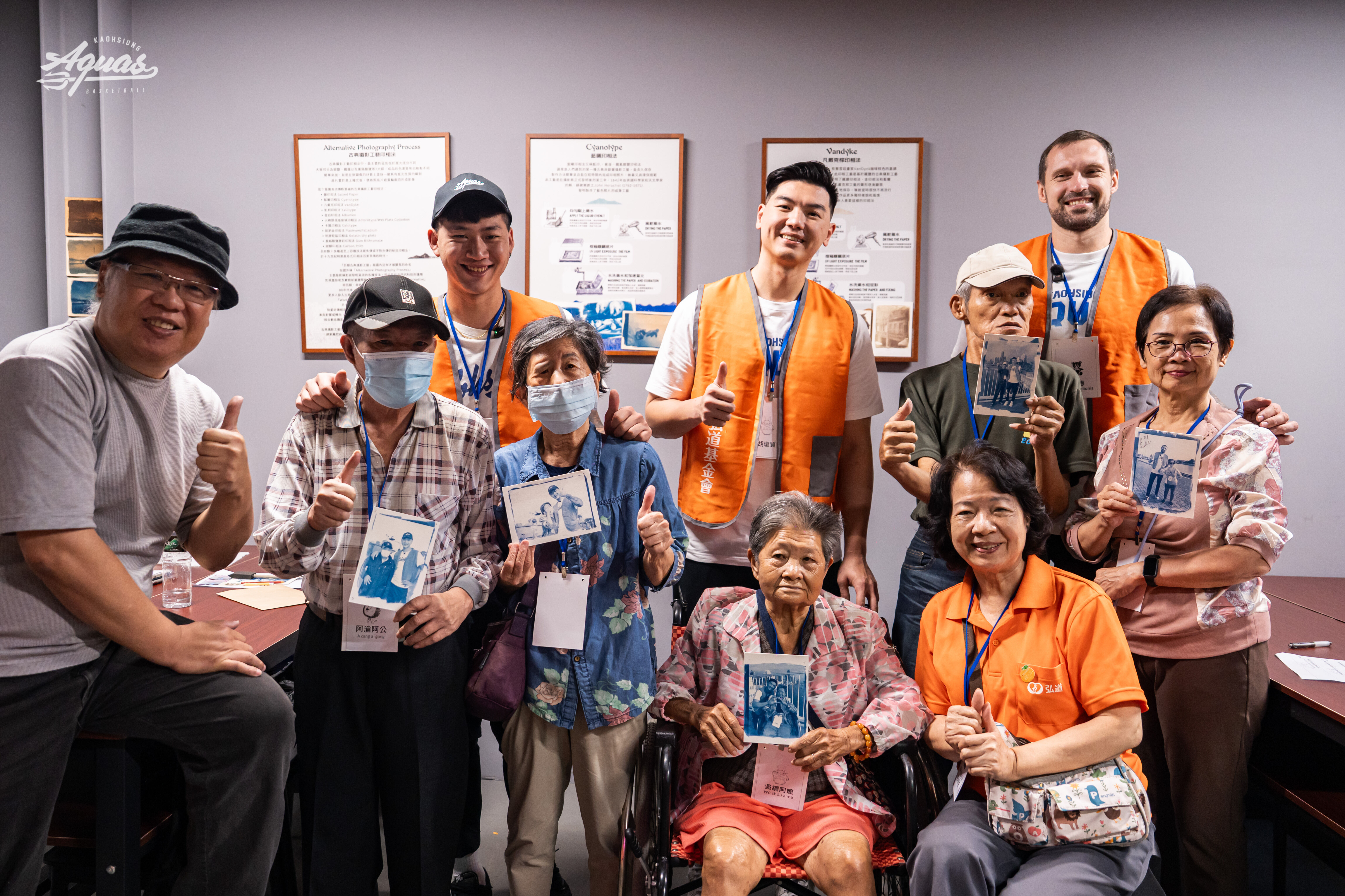 ▲▼海神胡瓏貿、邱子軒與艾德出任務，陪伴弱勢長輩             。（圖／海神提供）