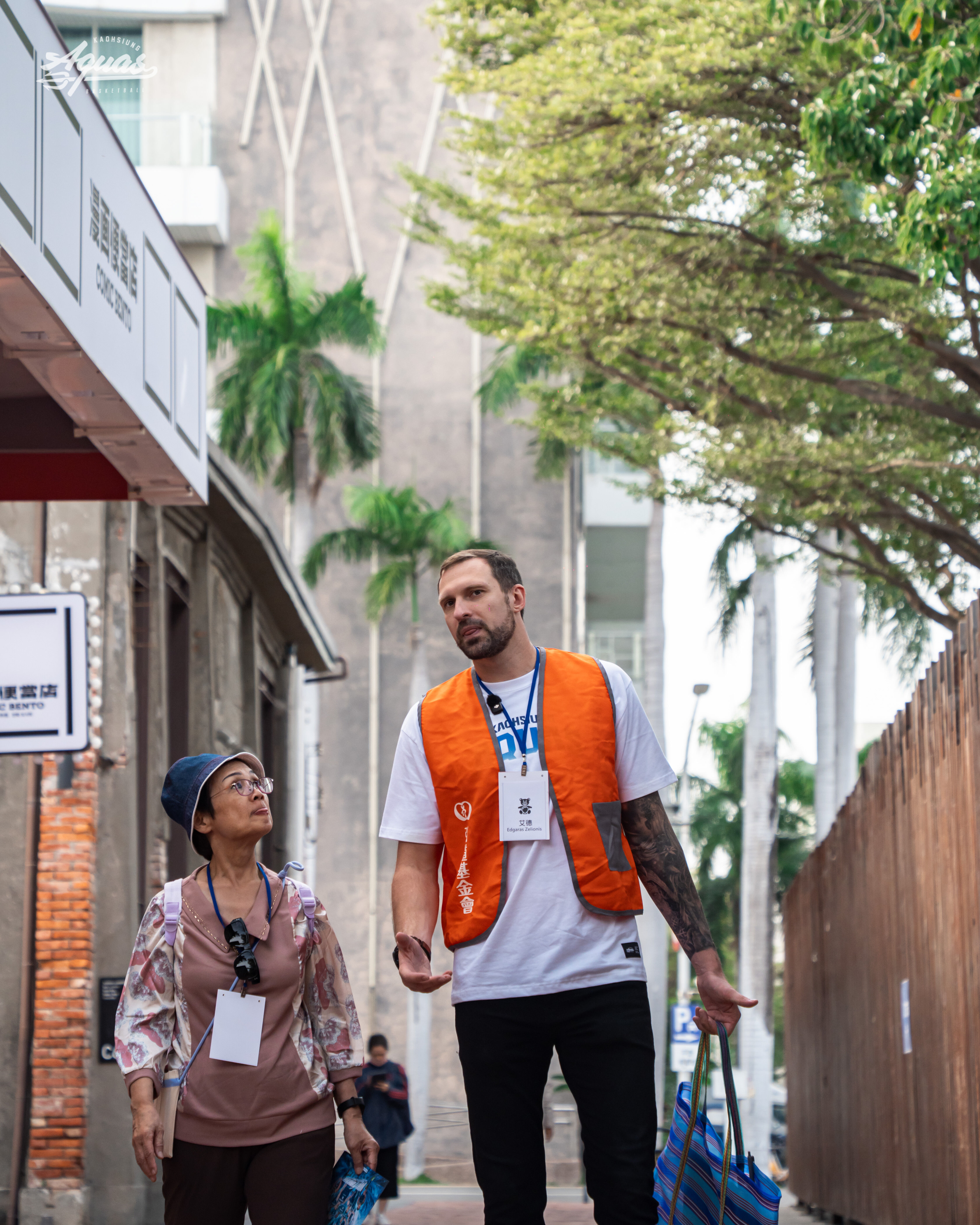 ▲▼海神胡瓏貿、邱子軒與艾德出任務，陪伴弱勢長輩             。（圖／海神提供）