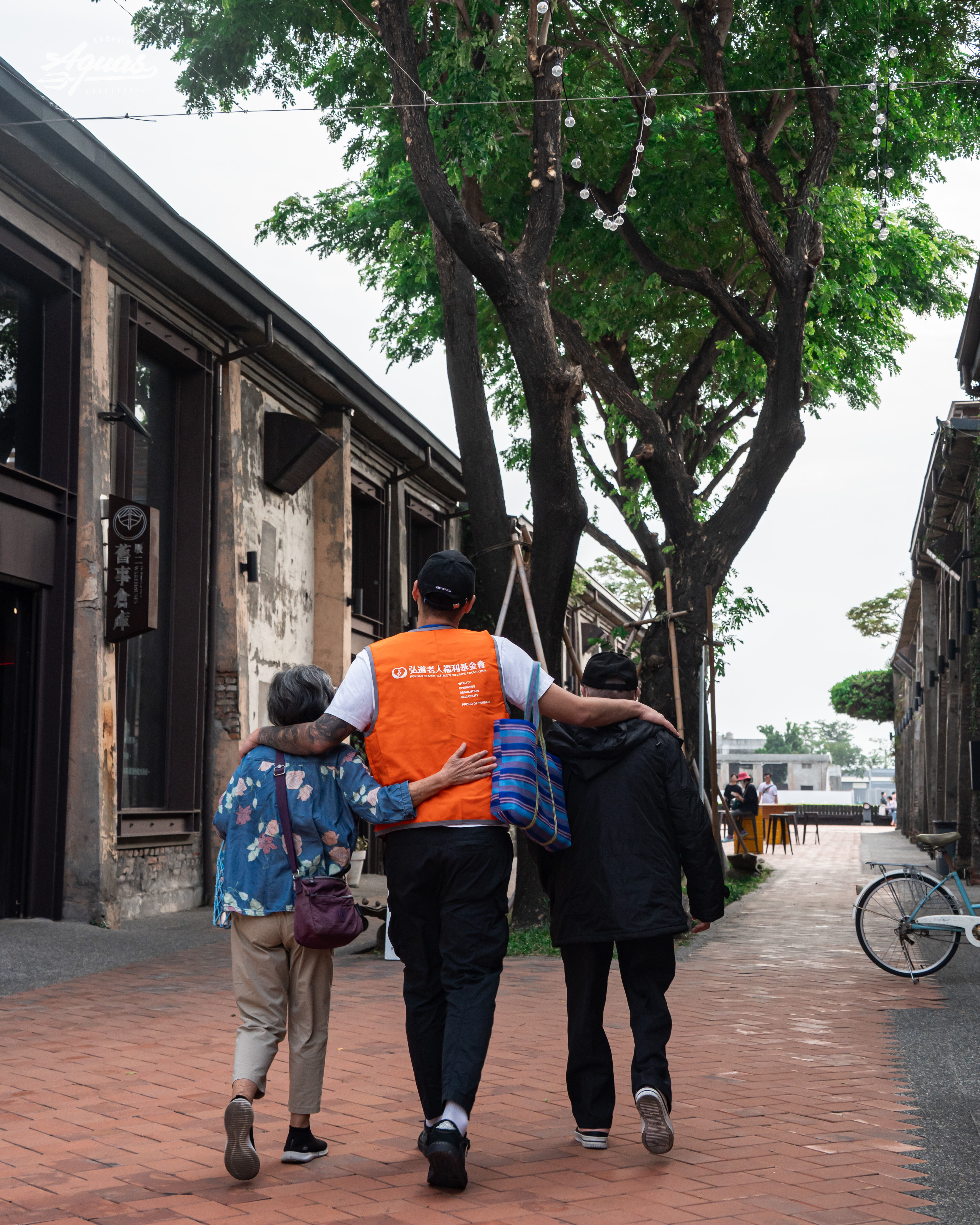 ▲▼海神胡瓏貿、邱子軒與艾德出任務，陪伴弱勢長輩             。（圖／海神提供）