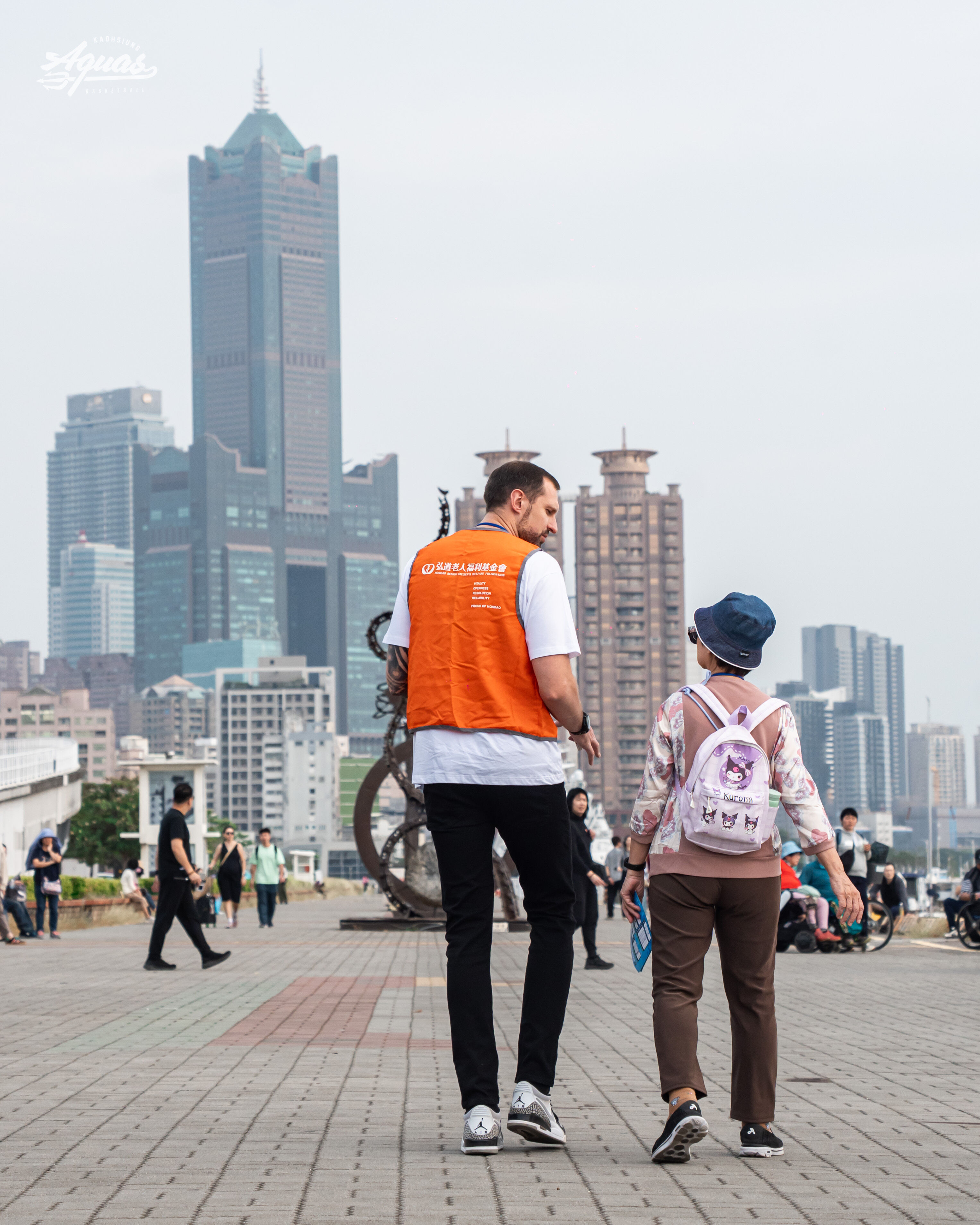 ▲▼海神胡瓏貿、邱子軒與艾德出任務，陪伴弱勢長輩             。（圖／海神提供）