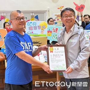 廚師化身暖心天使送物資　家扶中心喜獲知名運動拖鞋