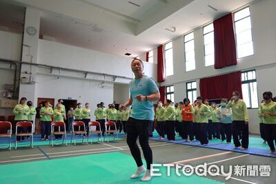 超慢跑教官徐棟英現身台中女監　收容人大讚適合狹小空間運動