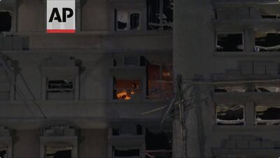 宏福苑今早「高樓竄火光」影片曝！　消防隊入內涉險搜救