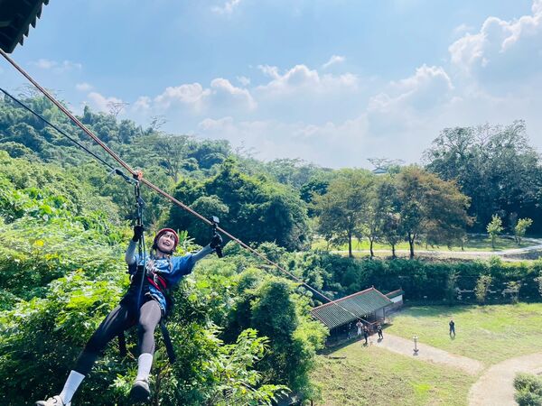 ▲籃籃垂降卡關，感情也卡關。（圖／民視提供）