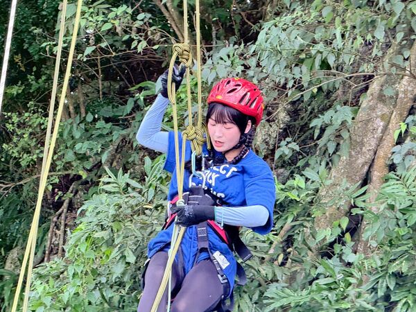 ▲籃籃垂降卡關，感情也卡關。（圖／民視提供）