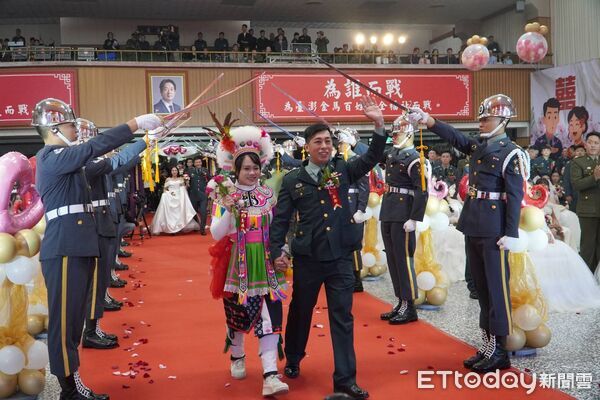 ▲陸軍27日在大漢營區舉辦「情定大漢 幸福永傳」聯合婚禮。（圖／記者呂佳賢攝）