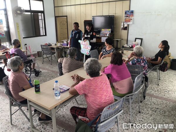 ▲▼  全民普發現金詐騙陷阱現形　布袋警深入社區教導民眾識破詐術   。（圖／布袋分局提供）