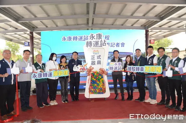 ▲永康轉運站啟用儀式現場，公共運輸設施完善便利。（記者林東良攝，下同）