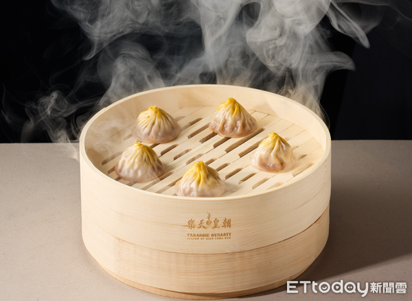 ▲煙燻星鰻小籠包。（圖／樂天皇朝提供）