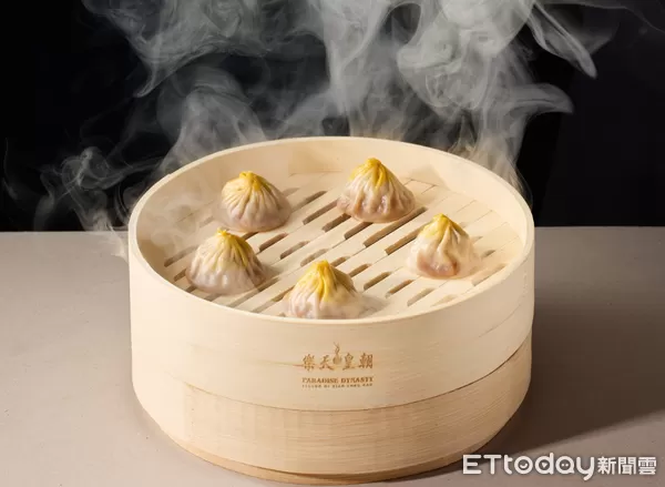 ▲煙燻星鰻小籠包。（圖／樂天皇朝提供）