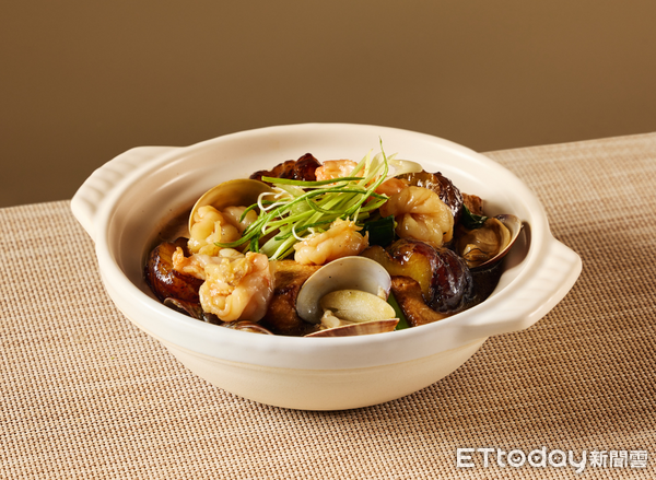 ▲一品海鮮豆腐煲。（圖／樂天皇朝提供）