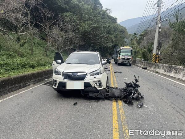 ▲▼南投仁愛鄉台14線車禍，男女雙載逆向重摔。（圖／民眾提供）