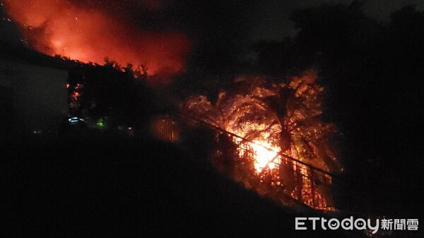 ▲▼北市萬華區雙和街傳出火警，現場救出一名男子年約60歲。（圖／記者黃彥傑攝）