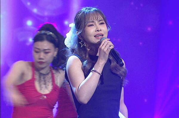 ▲▼杜忻恬詮釋偶像葉璦菱的經典歌曲唱功驚人。（圖／中視提供）