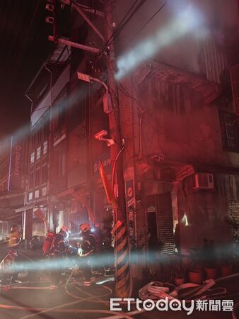 ▲▼基隆中山區住宅火災　無人傷亡消防緊急搶救。（圖／記者郭世賢翻攝）