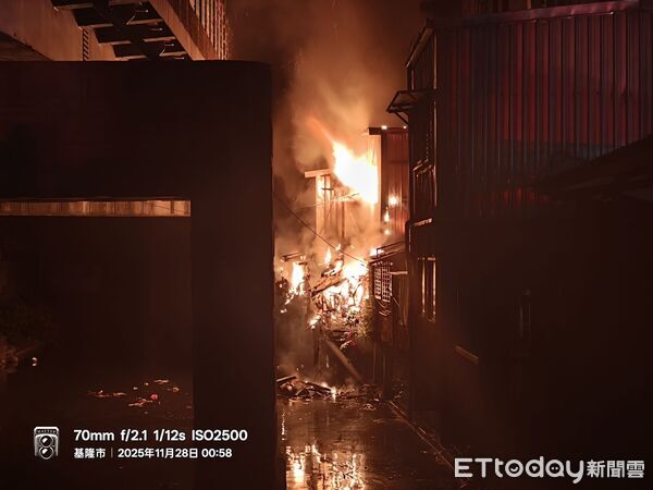 ▲▼基隆中山區住宅火災　無人傷亡消防緊急搶救。（圖／記者郭世賢翻攝）