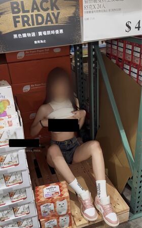 ▲▼網黃在好市多裸露。（圖／翻攝X）