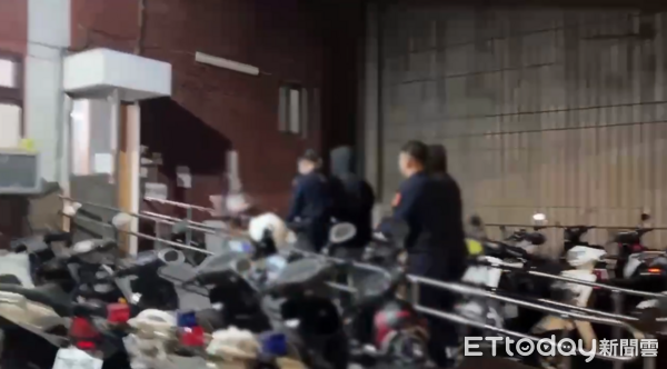 ▲▼網黃鑽好市多貨架拍攝不雅照，2人落網。（圖／記者吳奕靖翻攝）