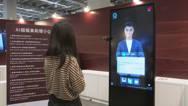 ▲▼2025亞洲技能競賽,中華電信品牌展示攤位,多軌衛星通信車,小型碟型天線,360度影片拍攝。（圖／記者姜國輝攝）