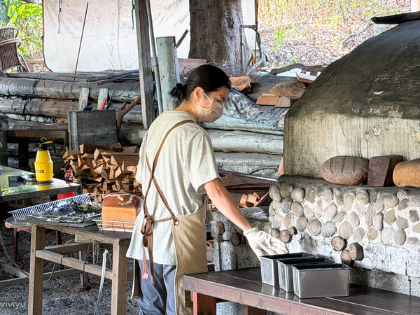 ▲▼楊梅美食「普勒小姐柴燒窯烤麵包」藏身山林每周只營業三天!沒預訂很難買到。（圖／部落客VIVIYU提供）