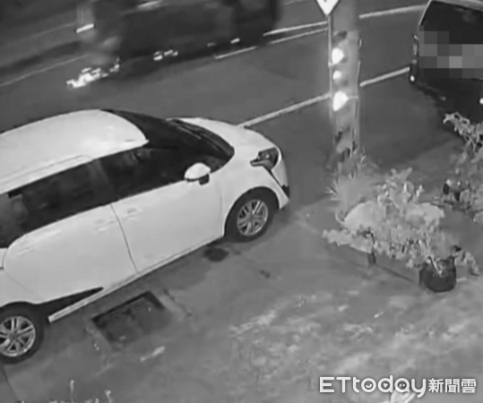 ▲▼            嘉義168線轎車鬼切，後方轎車煞不及追撞釀2傷。（圖／記者翁伊森翻攝，下同）