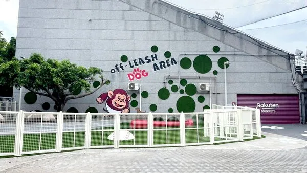 ▲樂天桃園「棒球場寵物樂園」開放毛孩免費玩時段。（圖／桃園市農業局提供）