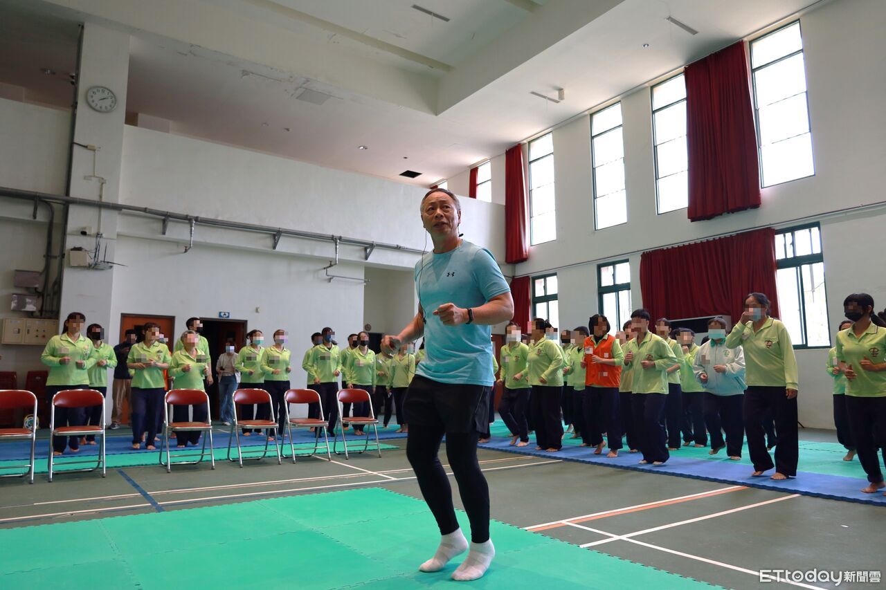 超慢跑教官徐棟英現身台中女監 收容人大讚適合狹小空間運動