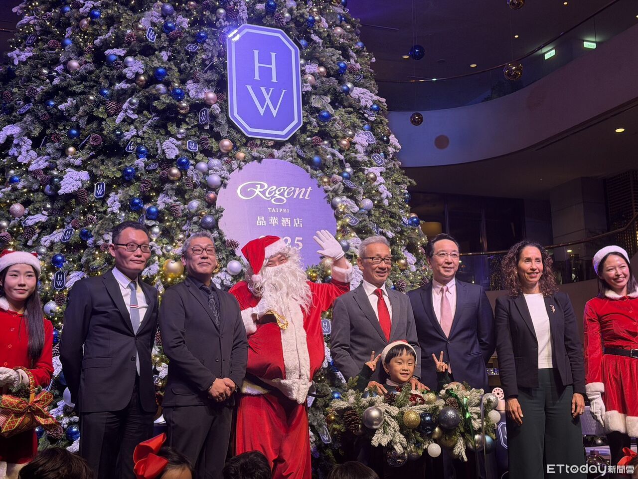 晶華酒店耶誕樹點燈　董座潘思亮：解決缺工就是解決國旅問題起點