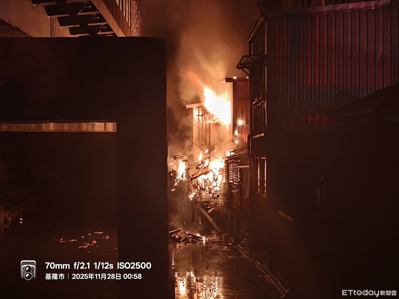 快訊/基隆民宅深夜大火! 9旬嬤救出、數十人驚逃