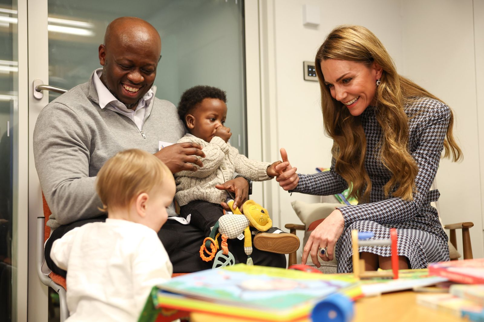 凱特王妃穿回3年前舊衣　網見對比照心疼：瘦到像一根棒棒糖！