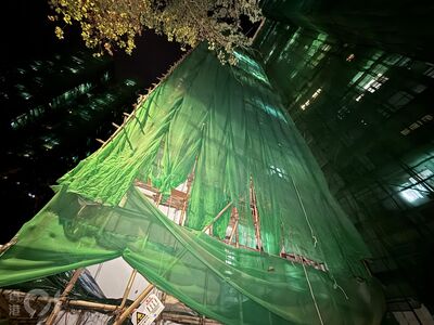 港「穗禾苑」修繕兩年「棚架還在」　擔心憾事重演！居民開會激動討說法