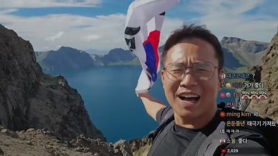 宣示韓國神聖領土！他在長白山「揮南韓國旗」　慘遭中國拒絕入境