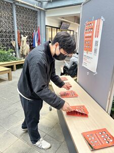 住宿生和租屋族也拿得到! 台大學生校園自主發放「小橘書」