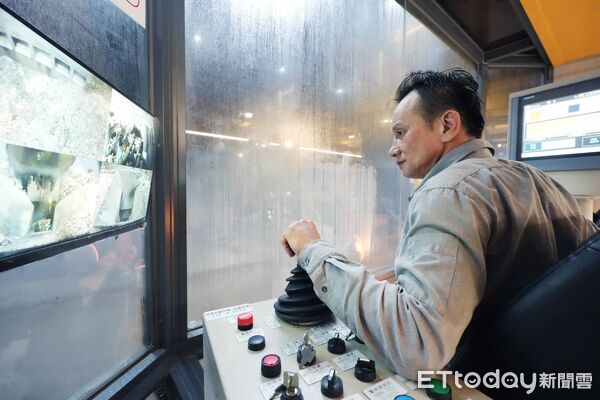 ▲▼全新登場的「鸚鵡螺圖書館」位於再生資源利用中心一樓，完成台泥DAKA園區完整的環境教育動線。（圖／花蓮縣政府提供，下同）