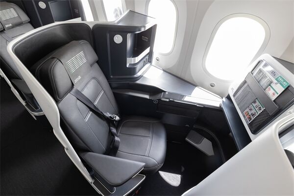 ▲ZIPAIR配備了18席幾乎可躺平的商務艙。（圖／易飛旅遊提供）