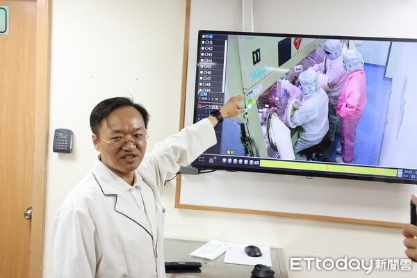 ▲▼疼痛科主任王柏凱醫師希望以幹細胞治療，幫助病人喚醒身體內的修復工程，延長膝蓋使用年限。（圖／慈濟醫學中心提供，下同）