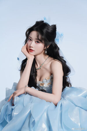 ▲▼短劇女神岳雨婷遭爆「帶粉絲闖素人婚房」。（圖／翻攝自微博）