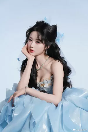 ▲▼短劇女神岳雨婷遭爆「帶粉絲闖素人婚房」。（圖／翻攝自微博）