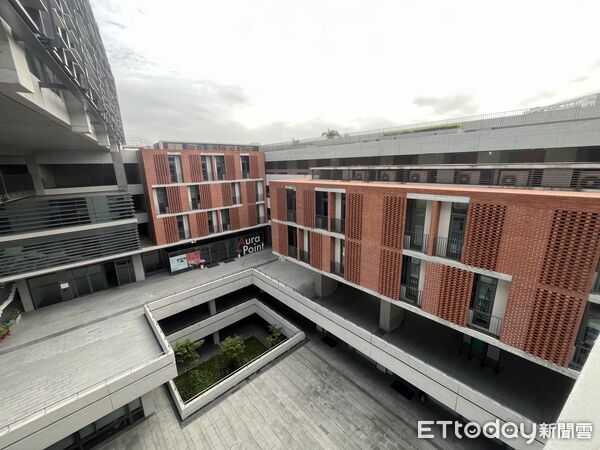 ▲▼耗資12億元、前後花費十餘年才落成的台大人文館，榮獲美國ACI「混凝土奧斯卡」獎項。（圖／記者許敏溶攝）