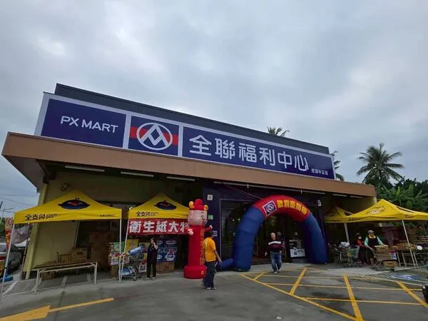 ▲▼全聯在屏東開設「崁頂中正門市」370坪，是崁頂30年來首家大型連鎖超市進駐。（圖／業者提供）