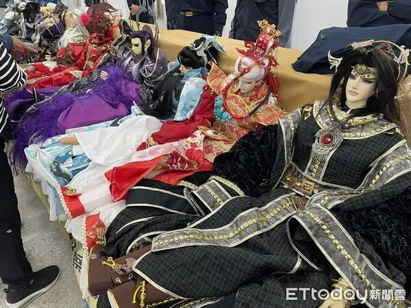 ▲仿冒布袋戲偶騙被害人。（圖／記者陳崑福翻攝）