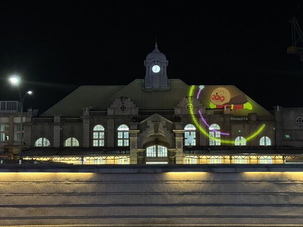 ▲高6公尺的「麵包超人氣偶」是「新竹冬日童樂會」最受矚目亮點，市府宣布延長至年底。（圖／新竹市城銷處提供）