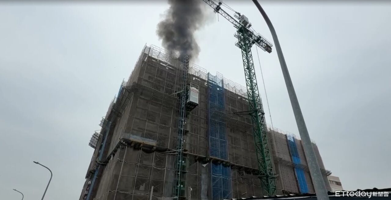 快訊/台南新營工地火警7樓狂冒火煙 灰燼掉地下室又延燒
