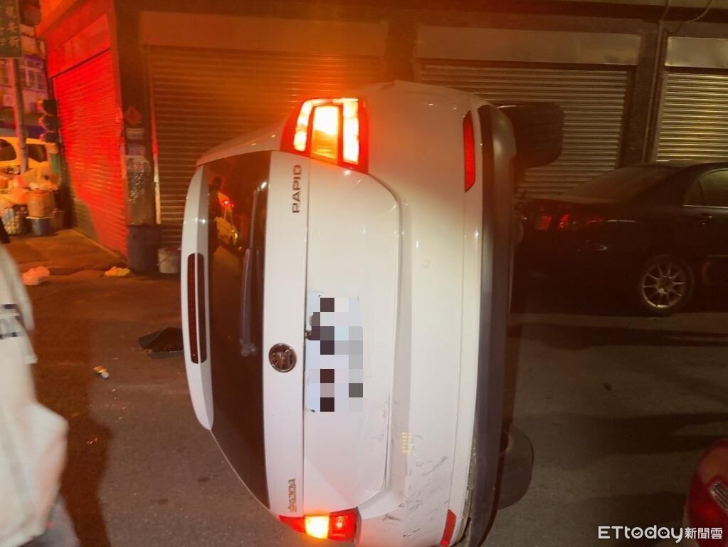 苗栗路口2車事故！19歲無照男翻車   波及路旁3車再遭重罰